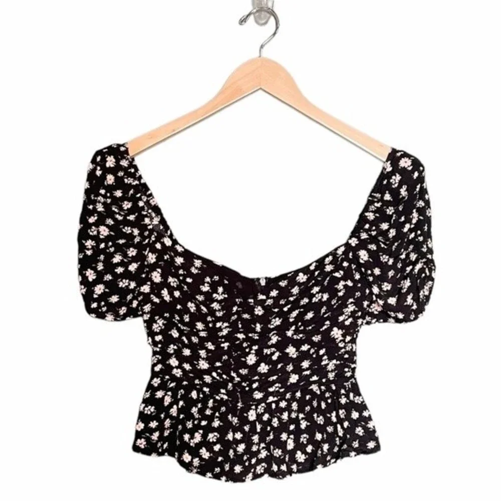 NWT ASTR Sweetheart Puff Sleeve Black & Pink Floral Ruched Top Size Large NEW